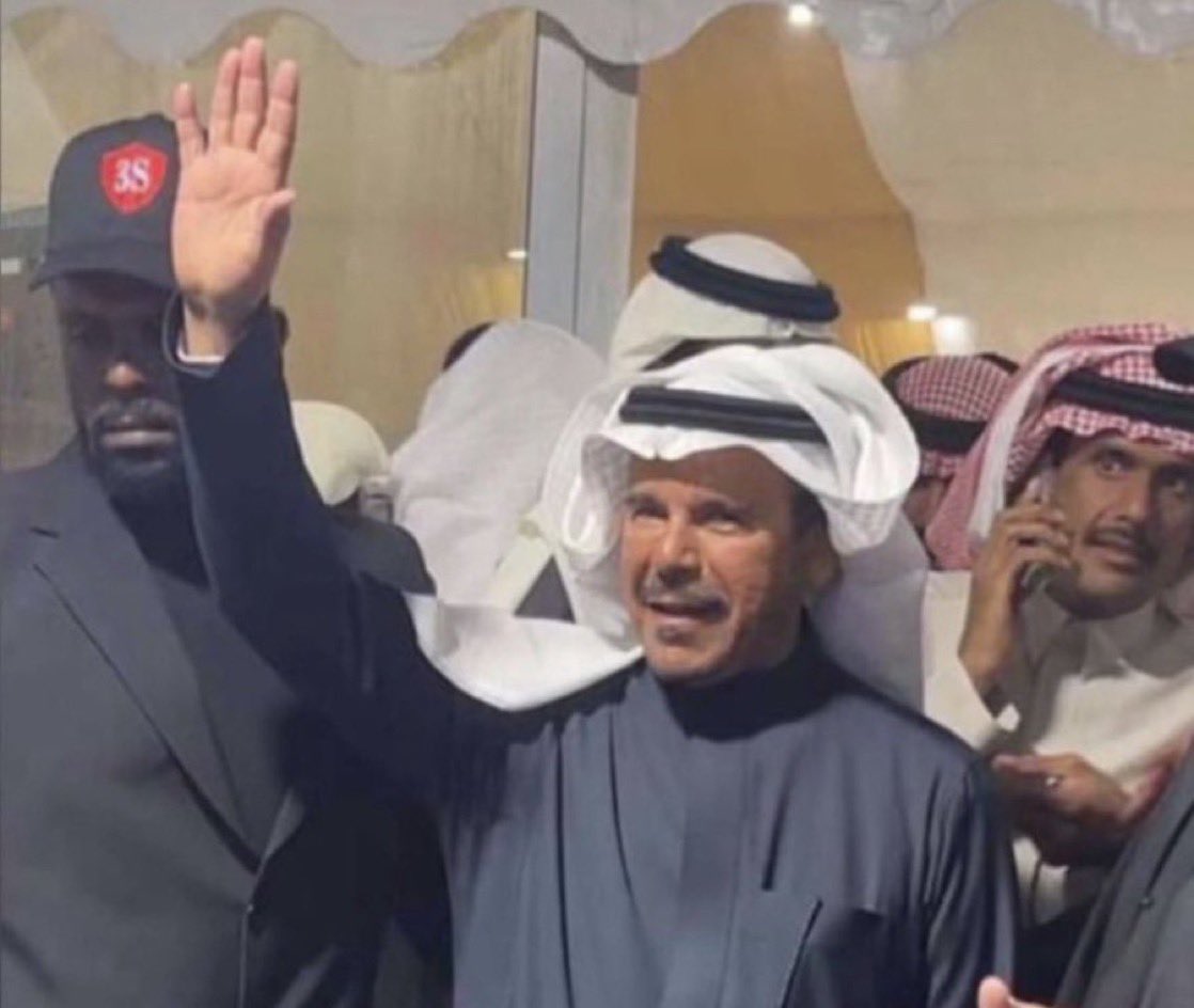 بعد لاذوا خصومة في ذرى التمسيس والهرمون
يعديه الملام .. و " راية الآمجاد " خفاقه 

يقولون أنسحَب واقول "شام" ولا رضى بـ الهون 
هذا اللي .. ياقف التاريخ " لا وقف "على ساقه

#زعل_الديحاني 
#مروعات_الصفر 
#مهرجان_الملك_عبدالعزيز_للإبل10