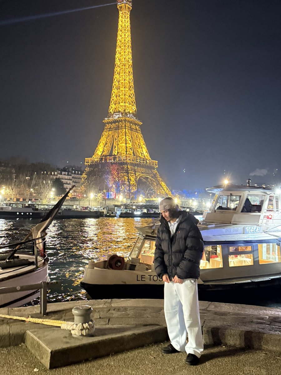 EnModeHechek's tweet image. Première fois jvais à la tour effeil
(J'habite dans le 93)