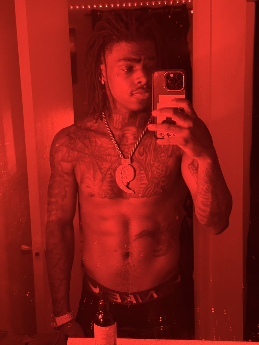 Cloudd9nee's tweet image. red light demon