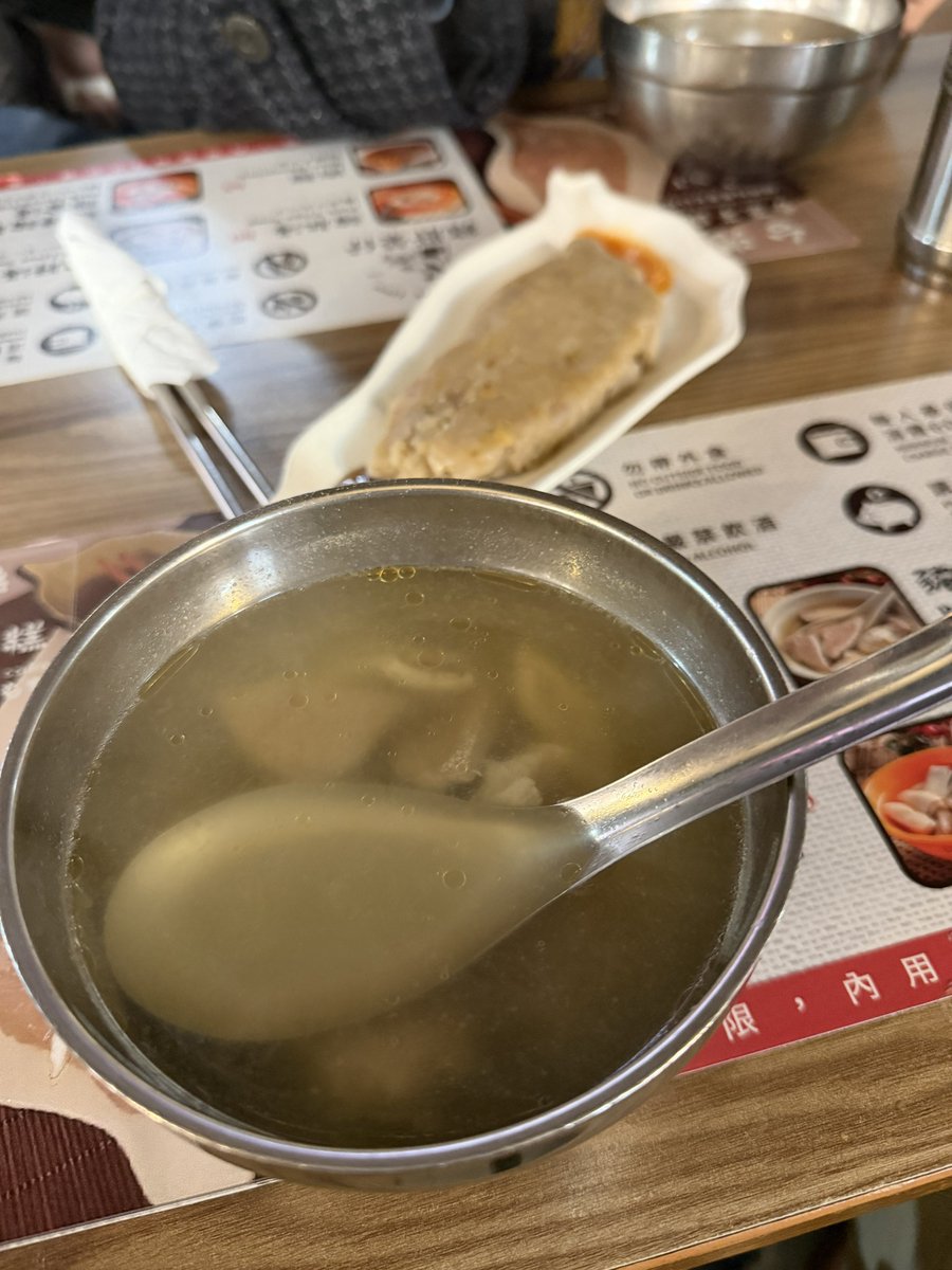 台湾旅行は続くよ
寧夏夜市は外せない
圆環邊蚵仔煎, 豬肝榮仔、石頭香真珠玉米,劉芋仔蛋黃芋餅などがオススメです
基本的に行列のある店が美味しいです