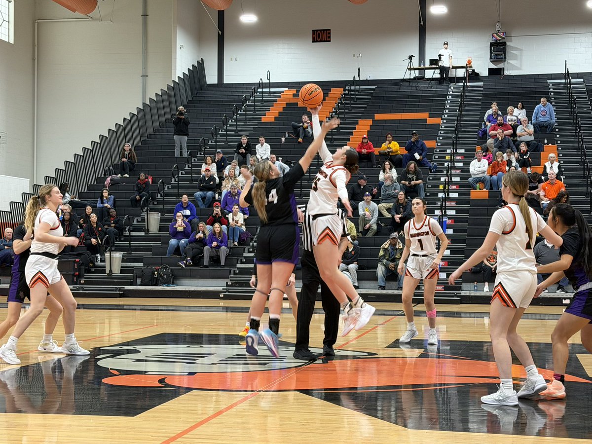 StaabAlex's tweet image. Holiday Hoops Season | Game 3 of 28
Large School Girls First Round | @sfclassic

#1 @wchs_308gbb 79, #16 @bhsladyraiders 29

Dani Guedet (28) and Avery Tibbs (23) lead Washington, who made 14 3’s as a team. Lauren Shuey (12) leads Bloomington.