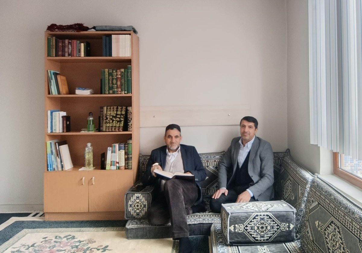 Dernek üyelerimizden, değerli hocalarımızdan Sn. #FarukBAYNAL Hocamızı ziyaret ettik. Klasik medrese usulüne uygun olarak Rahle-i Tedrisat Arapça ; gramer,  Tefsir ,Hadis, fıkıh dersleri anlayışıyla ücretsiz eğitimler vermektedir. Bu eğitimlerle kadim ilim geleneğimizi yaşatmayı