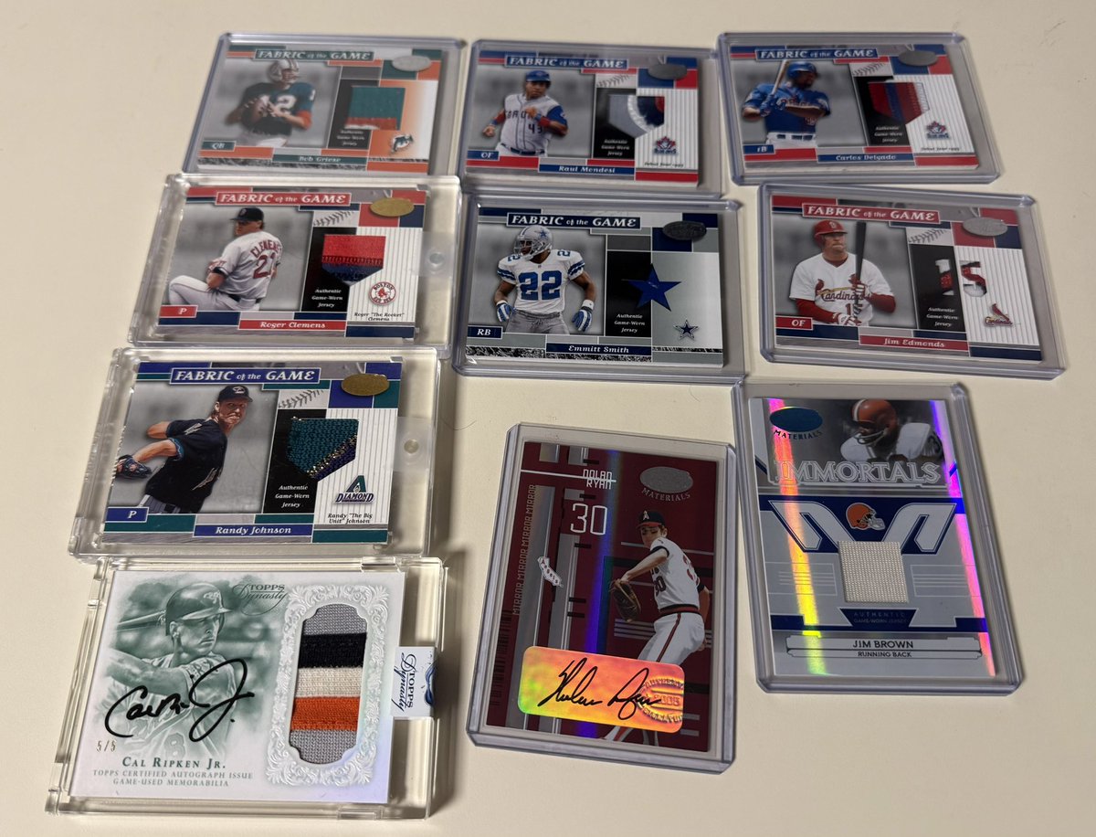HOFcardsforsale's tweet image. Now these are some cards that don’t come around often. This consignment i got has so many old leaf certifed autos and game used patches. If any of it interests you, it goes live on my eBay page tonight at 9pm est all starting at $0.99.