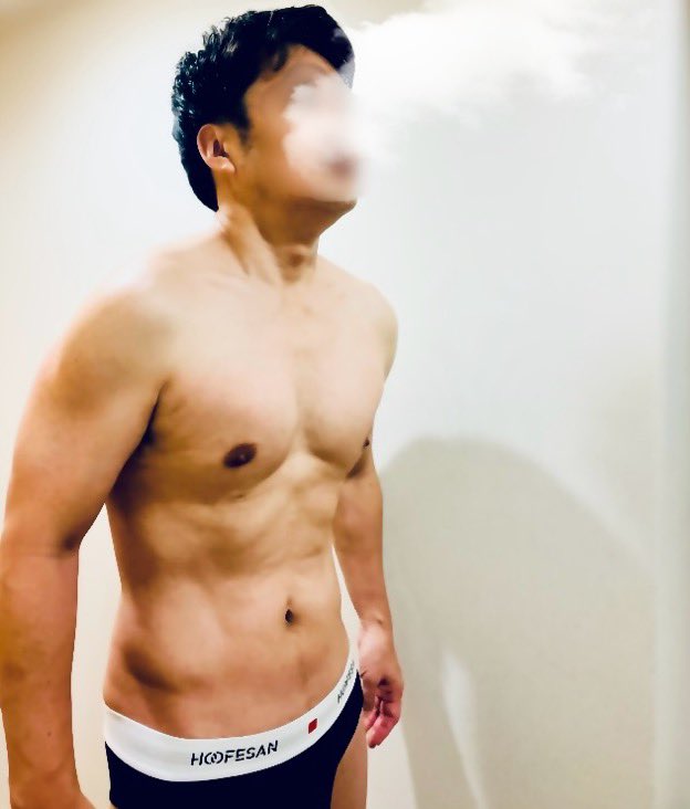 おはようございます
昨日は仕事納めの人が多くて夜の街はすごい人でしたね
駅前ビルはどこも満席でごった返してました。

みんないつもよりテンション高くて楽しそうで、年末だなーって感じでした。

さ、今日は散髪行かなきゃ✂︎