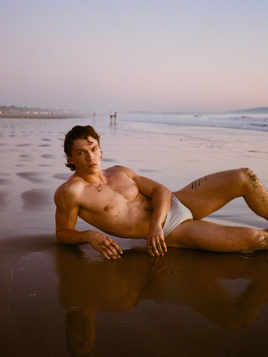 #HeatedRivalry
#MásQueRivales

🔵NOVEDAD🔵

Connor Storrie embauca a la cámara de Cultured Magazine mientras la 1T de la serie llega a su fin.