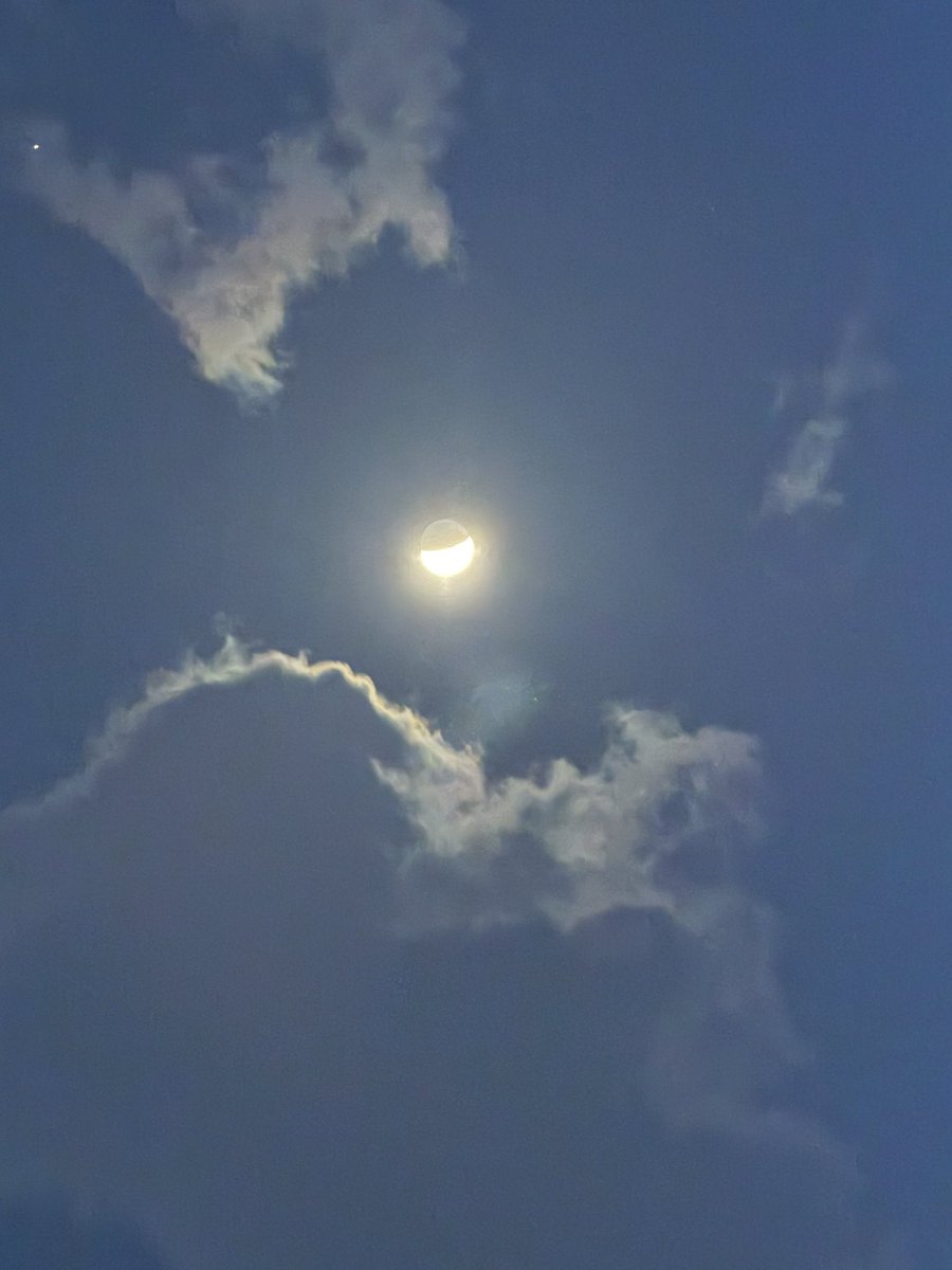 القمر بكمرتي 🌙