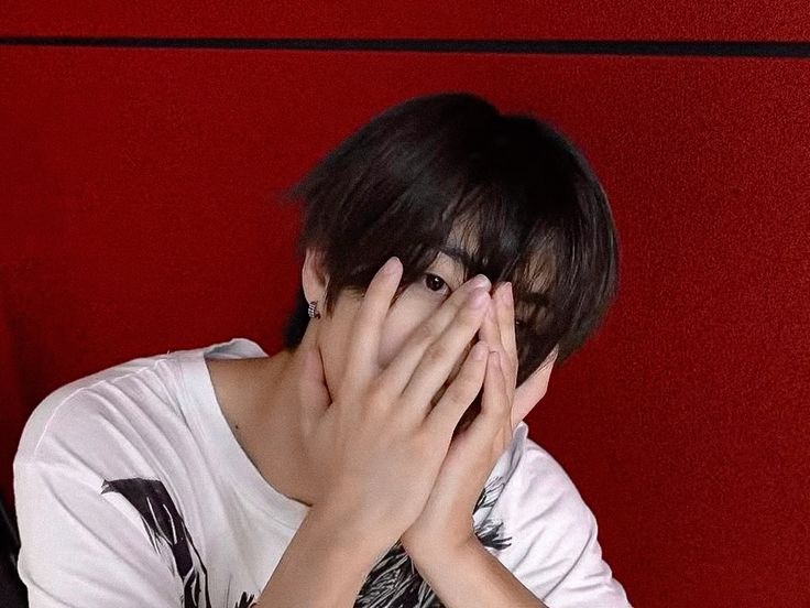 hanbugento's tweet image. 𝙩𝙬𝙤 𝙘𝙝𝙤𝙞𝙘𝙚𝙨 ࣪ ˖🎐|  𝙢𝙞𝙣𝙨𝙪𝙣𝙜

Minho obriga Jisung a sair do quarto e parar de chorar pela ex, sem imaginar o que isso poderia ocasionar...

E Jisung tem apenas uma escolha a fazer, aceitar ou aceitar.