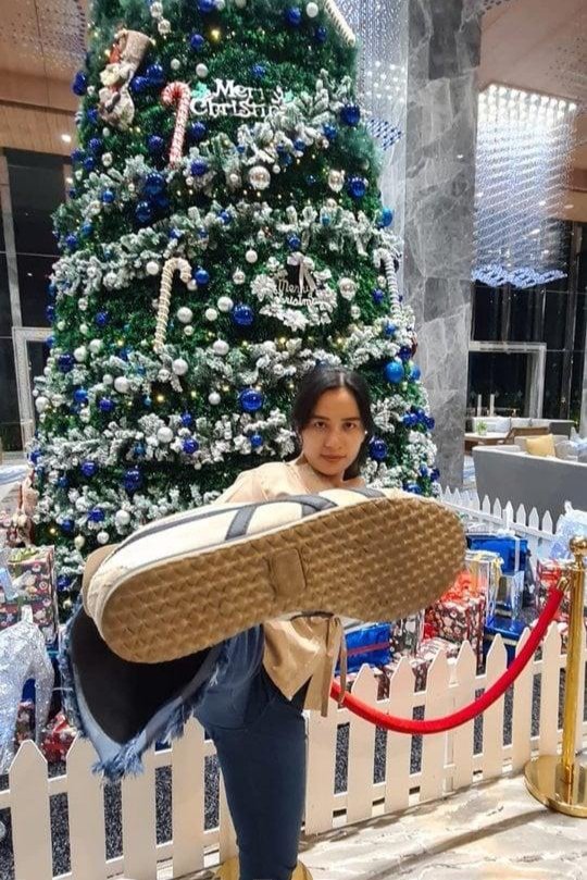 ChintyaCommand's tweet image. Happy holiday everyone one 
It's time to walking my "dog" On the beach 
Payhip.com/chintyacommand