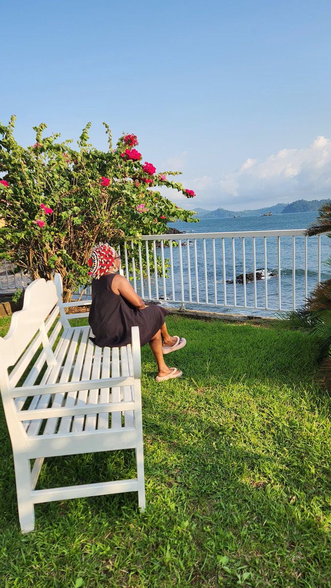 Final #FridayInBlack 2025. 
Thankful for all who throughout this year led the fight for a free, just &amp; democratic Cameroon.

Realizing we started &amp; ended the year at SED. We have been tested &amp; tried. Whipped &amp; imprisoned. 

We STAND.
Unbowed.
Unwavering. 
Strong.

Yes we will.