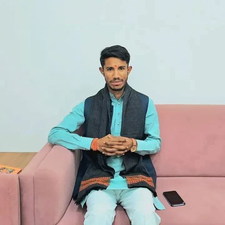 KrishanpratapY7's tweet photo. प्रिय मित्र भाई जितेंद्र यादव को अखिल भारतीय विद्यार्थी परिषद जिला मंडला का जिला संगठन मंत्री बनाए जाने पर आत्मीय शुभकामनाएं एवं सुभाशीष।।💐
राष्ट्र एवं संगठन के लिए ऐसे ही निष्ठा एवं समर्पित भाव से कार्य करते रहो और खूब तरक्की करो।। https://t.co/8s9U59rwrS
