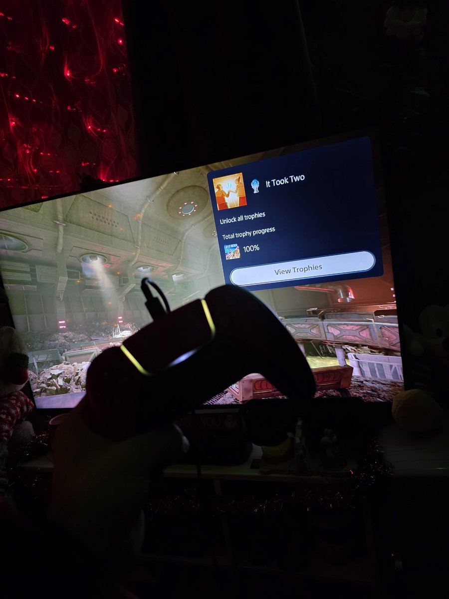 Playstation Platinum Trophy 09: 
Splitfiction 

⏰️ 19hours
🏆 21/21
✅️ Trophy hunting rating: 7/10

#PlayStation <a href="/HazelightGames/">Hazelight Studios</a> 

Loved it tbh.. great bit of fun 😁 Completed with <a href="/DR_DUCKY23/">caleb singer</a> 🔥 Side quests for me were the real gems. Although this is no disrespect to a great