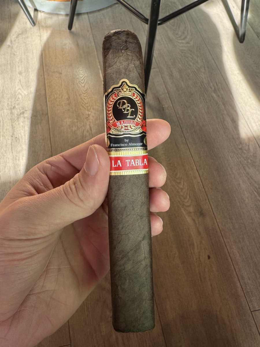 The Cigar Log tweet media