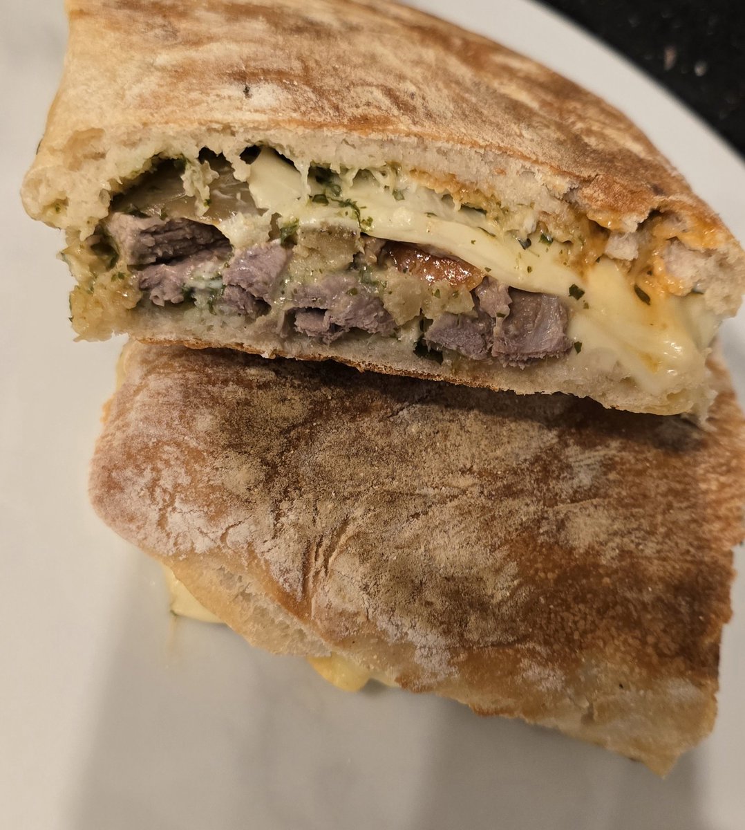 HalilMrT4Real's tweet image. Boxing day cheese toastie! 😋

#Leftovers