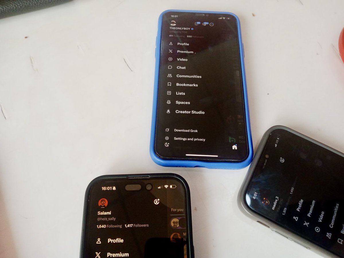 Chill out with my very good Mutuals 
Nothing beat making it together 🙂‍↔️