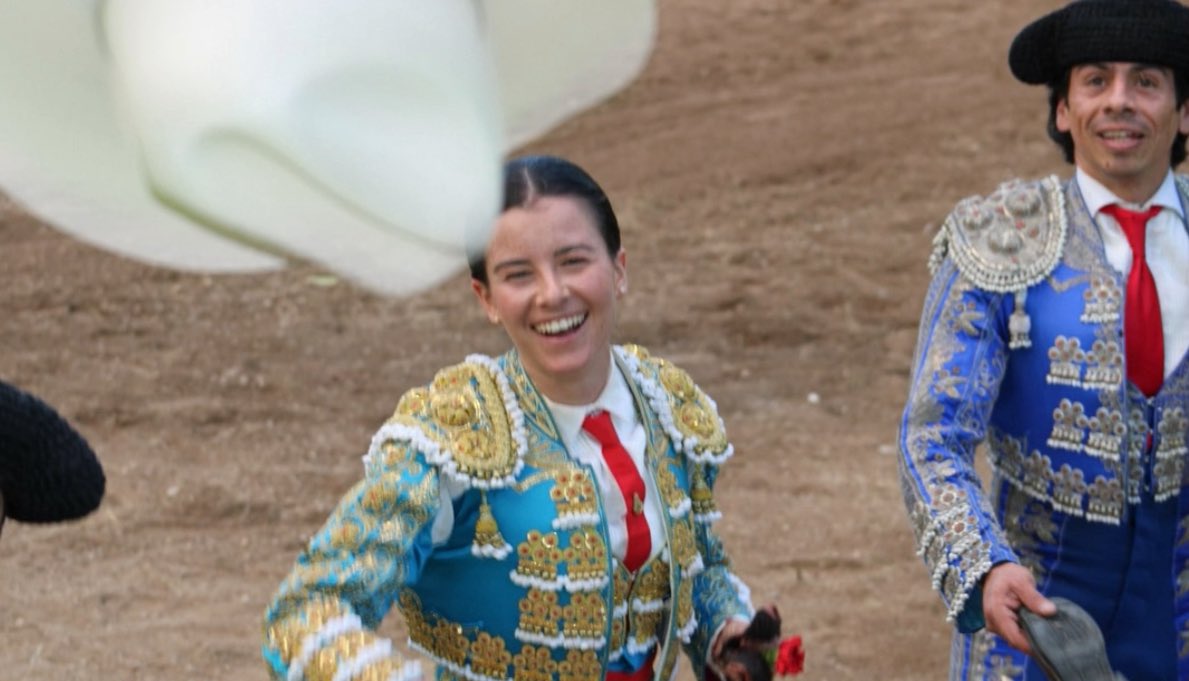 🤩 ¡Miriam Cabas cierra la temporada 2025 abriendo la puerta grande en Villa de Reyes!

🇲🇽 La novillera gaditana cortó dos orejas en su último festejo del año.