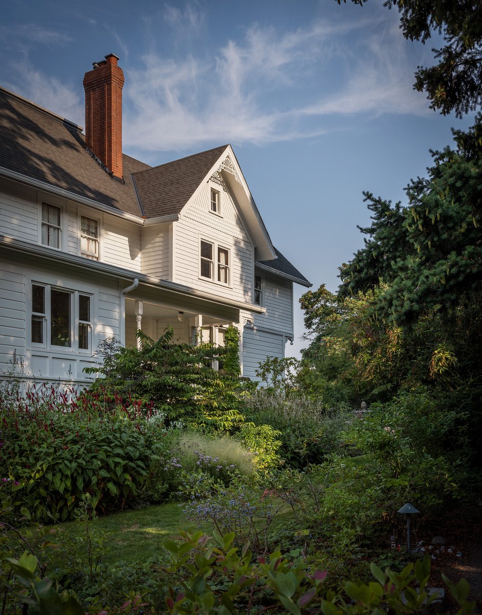 Within an 1890s Queen Anne Revival in Portland, Jessica Helgerson layers mosaic floors, antique furniture and pattern with quiet restraint. Drummonds ceramic basins bring sculptural clarity, while unlacquered brass taps add warmth and continuity to this heritage home.