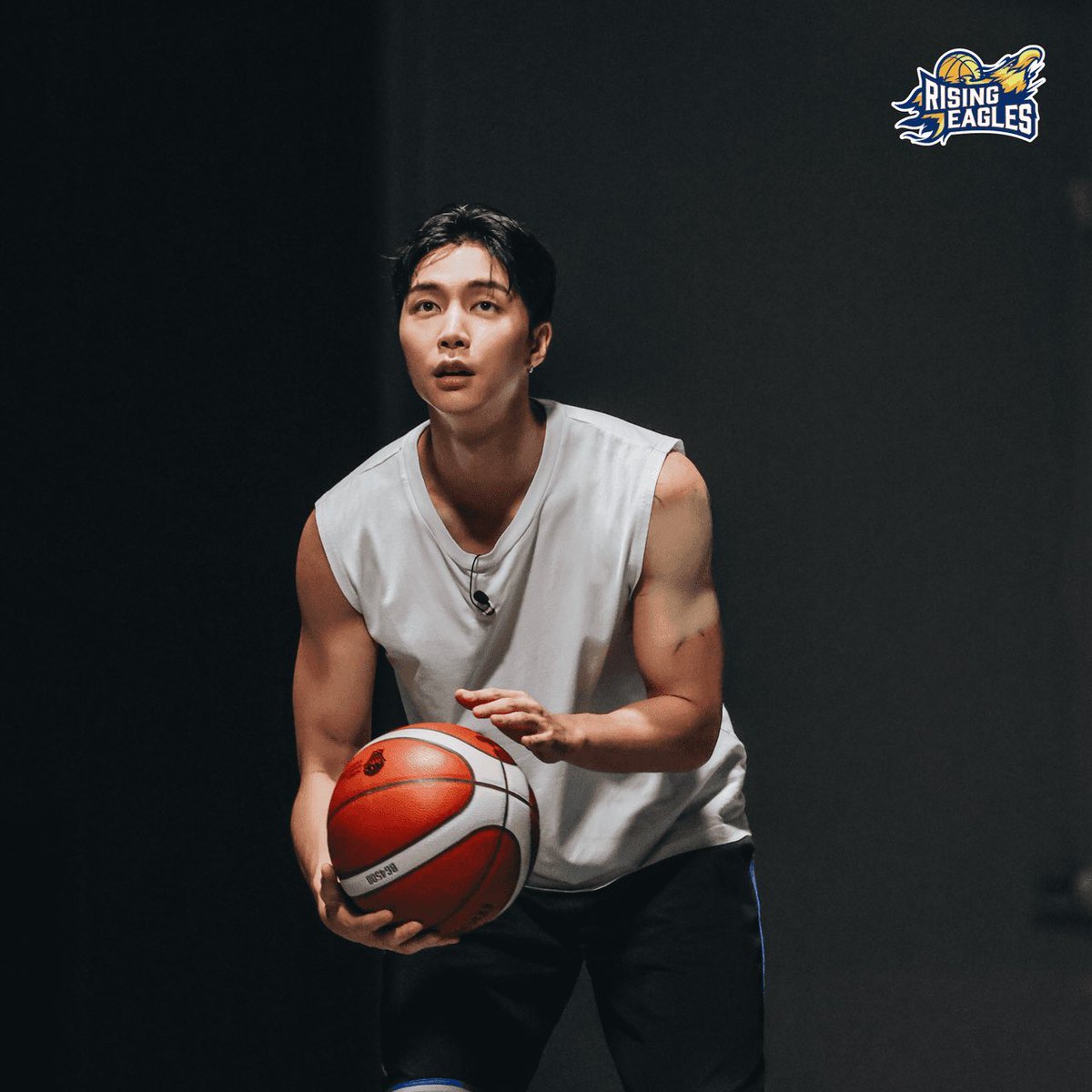 favxritejsuh's tweet image. okay ARMS