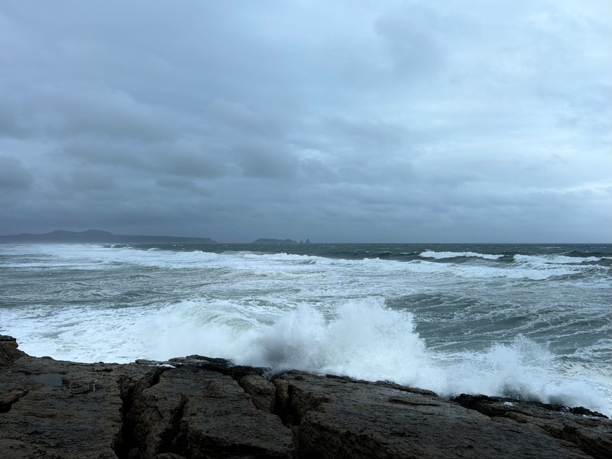 punts del litoral del nord de #Begur en plena #llevantada ; Illa Roja i sa Riera fent honor al seu nom i les onades al Racó des de ses Planasses. 
Molta precaució! 🌬️
<a href="/AjBegur/">Ajuntament de Begur</a> <a href="/P4Estacions/">Projecte 4 Estacions</a> <a href="/meteocat/">Meteocat</a> <a href="/AEMET_Esp/">AEMET</a> <a href="/3CatInfoelTemps/">3CatInfo El temps</a> <a href="/ElTiempo_tve/">El Tiempo en TVE</a>