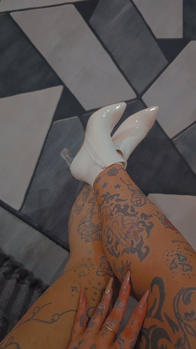 Misslele01's tweet image. Who dares meet me while im out tonight. 
Worship my new boots 🫦
Nuneaton area