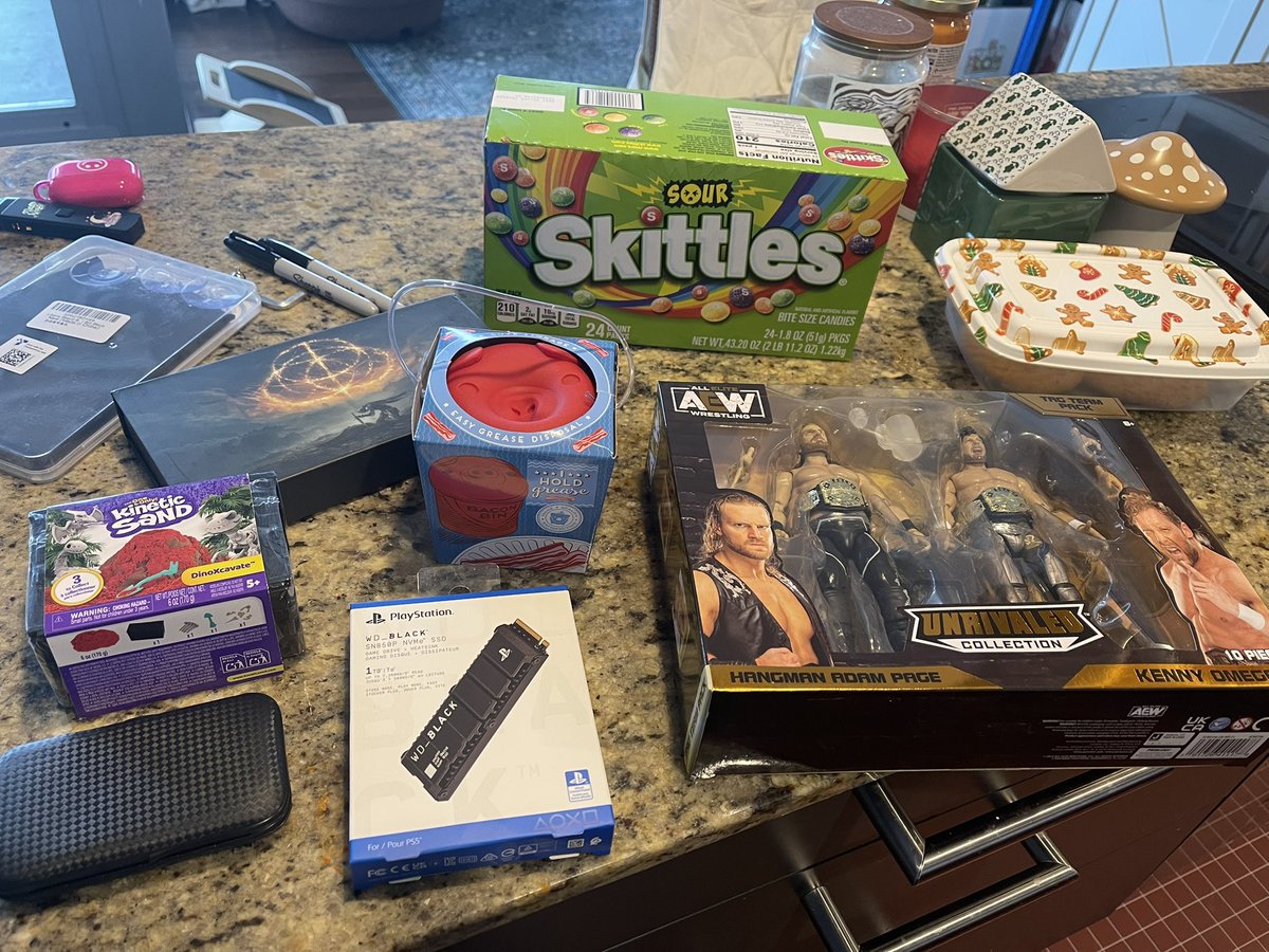 iamkillbill's tweet image. my christmas haul makes me look like a 12 year old autistic boy