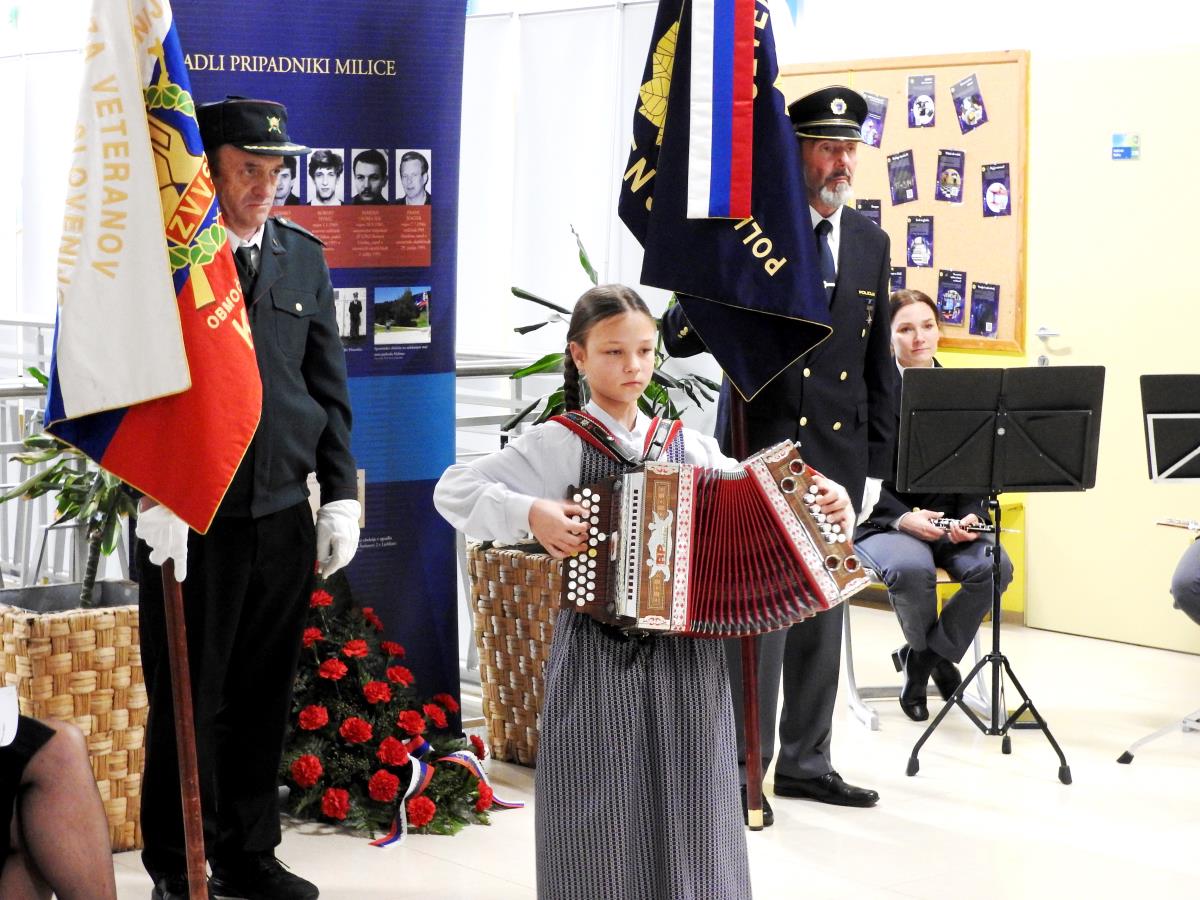 cikibucka's tweet image. Na dan samostojnosti in enotnosti zaživel  lokalni muzej  osamosvojitve v Hribarjevi vili v Cerkljah na Gorenjskem
Bo Golob  posegel  , prepovedal delovanje muzeja?