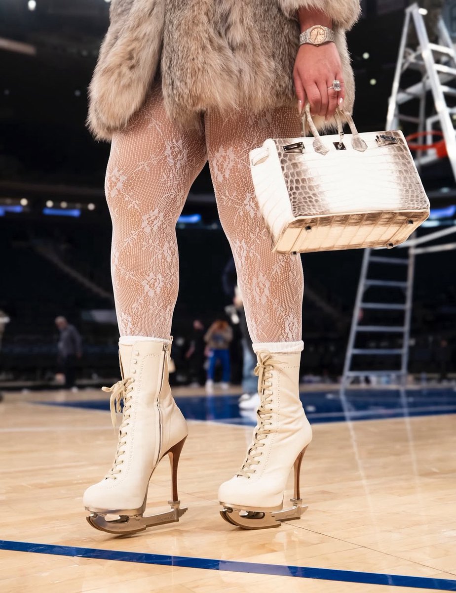 brooklynrwhite's tweet image. Ok Jordyn! You go girl. 👜💍