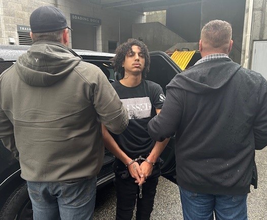 BillMelugin_'s tweet image. NEW: ICE Boston has arrested a Brazilian illegal alien convicted pedophile in Fall River, MA who was caught and released at the AZ border by the Biden administration. Antony Araujo has convictions for child rape, indecent assault of a child, and possession of child pornography.