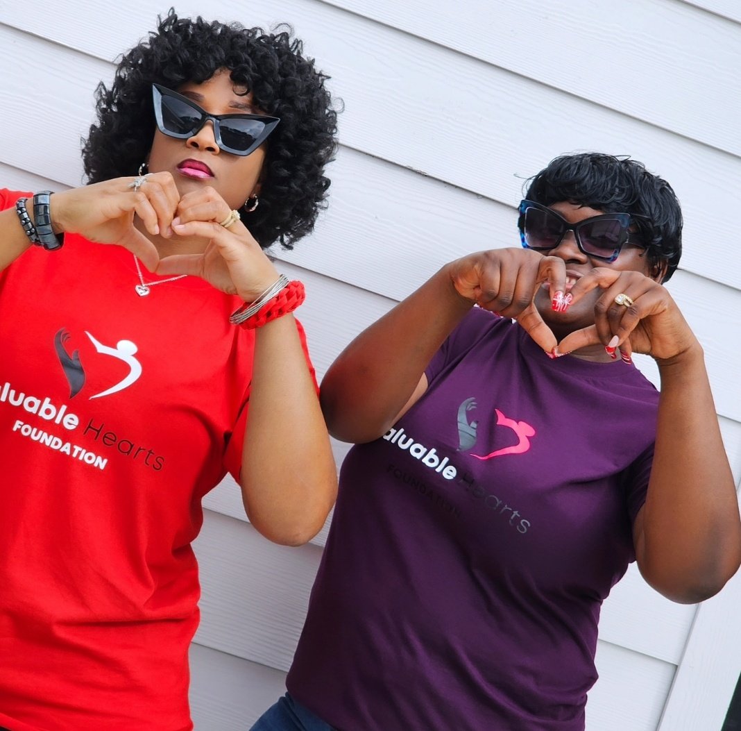 Invaluablemoi's tweet photo. All Our Outreach pictures yesterday were 🔥 

Someone at the shelter said he loves the graphics on our shirts and the quote at the back😊

@groundnut_ninja needs to work on a clothing line for @Invaluableheart 🥰 https://t.co/wb6lmNLhKh