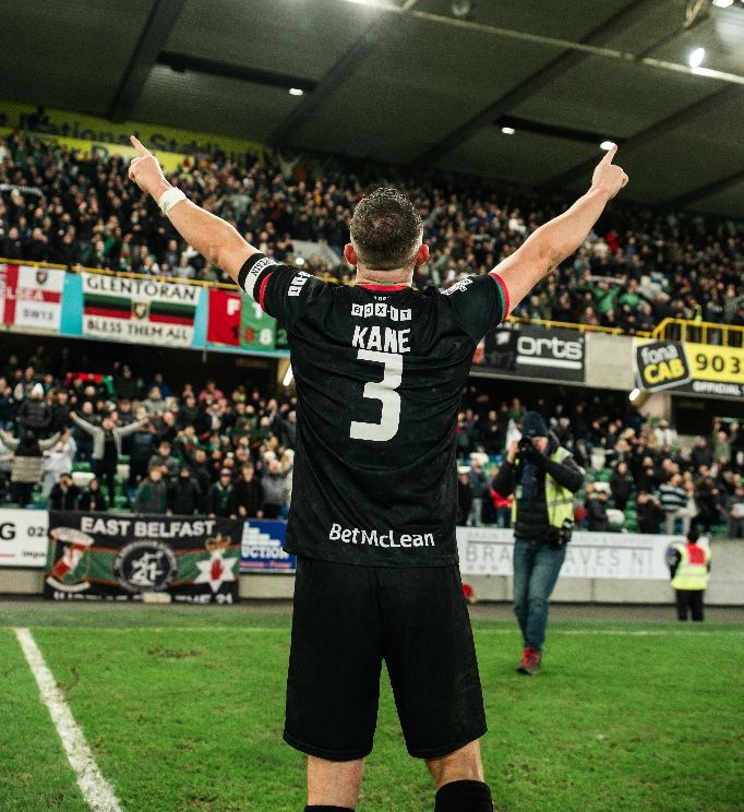 Bless all the forwards and half backs and backs 💚

 #COYGlens