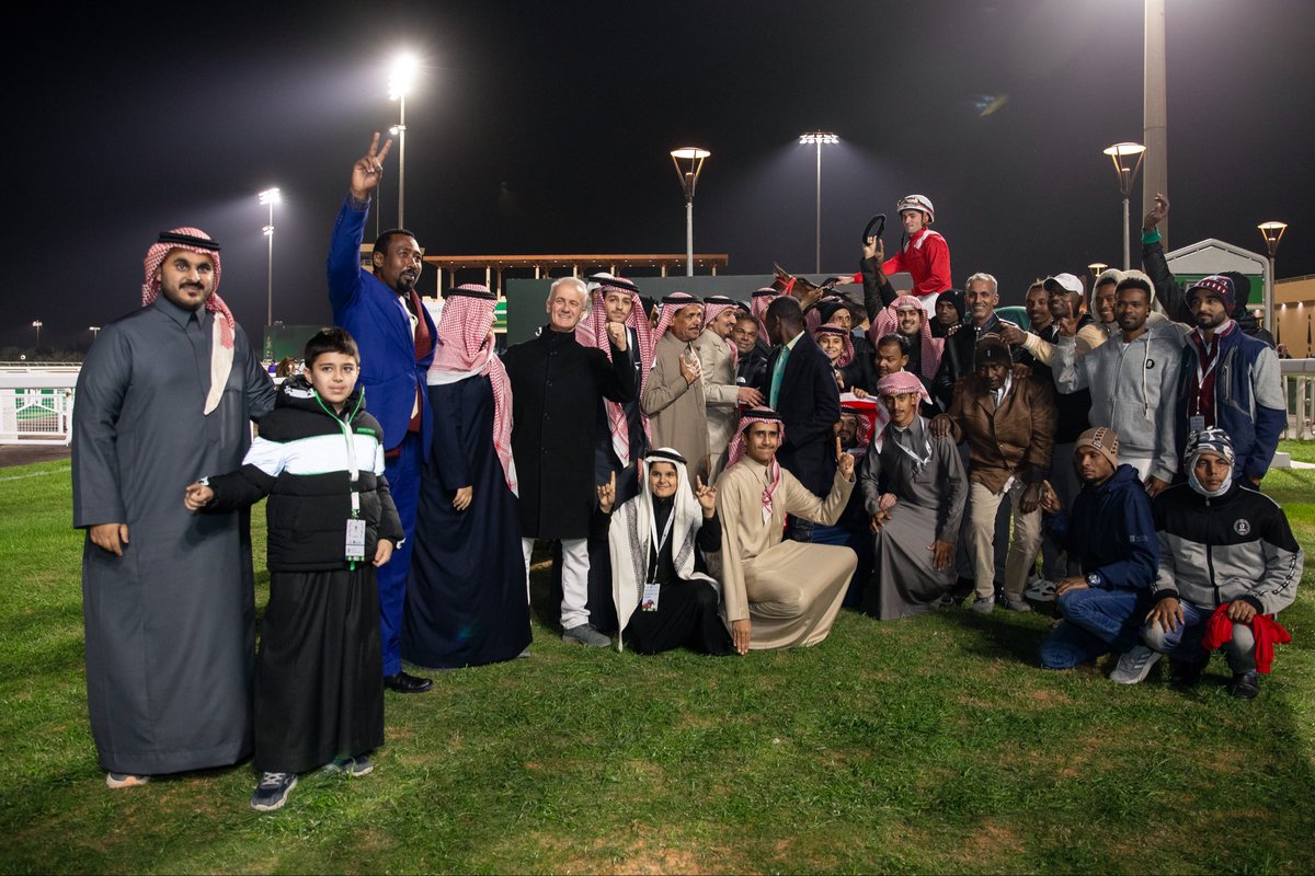 نتيجة الشوط الـ 10 الحفل ( 52 ) 

كأس الملك عبدالله بن عبدالعزيز 🏆
" فئة أولى محلية " 

◻️الفائز : ذياف 
◻️المالك : الأمير فيصل بن خالد بن عبدالعزيز 
◻️المدرب : سامي الحرابي
◻️الخيال : ريكاردو فيريرا
◻️المسافة : 1600م

#نادي_سباقات_الخيل
#موسم_سباقات_الرياض