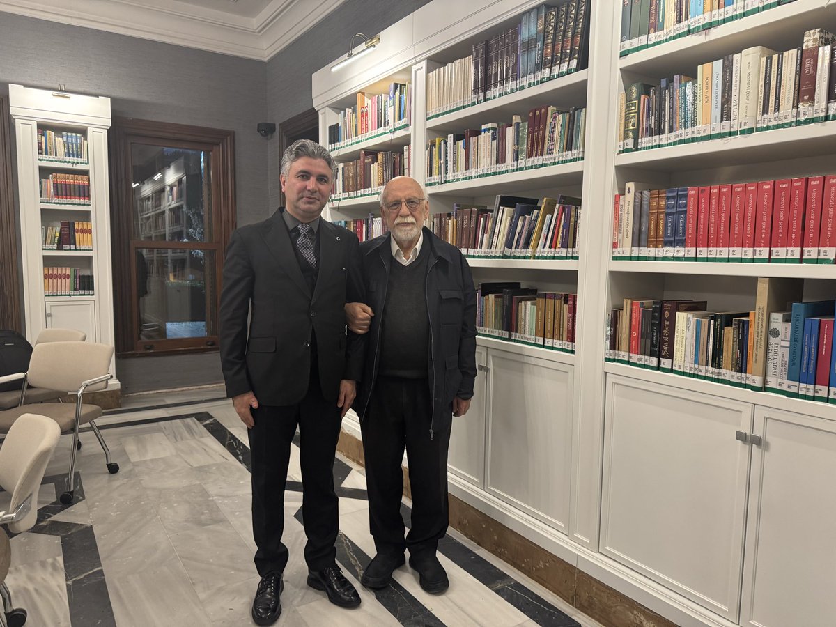 Milli Eğitim Bakanlığında müşavirlik ve müsteşar yardımcılığı görevlerinde kendisiyle çalışmaktan gurur duyduğum, haddizatında hiyerarşik ilişkimizin ötesinde, insani yönleriyle bende kalıcı izler bırakan, çok şey öğrendiğim ve en ziyade de bilgeliğinden, derinliğinden,