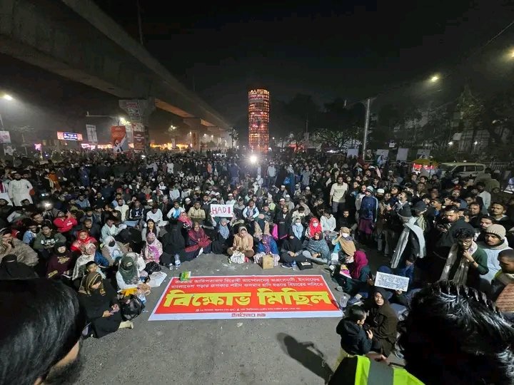 আমরা থামব কখন?
সাম্রাজ্যবাদের দৌঁড় থামবে যখন

#JusticeForHadi
#WeAreHadi
