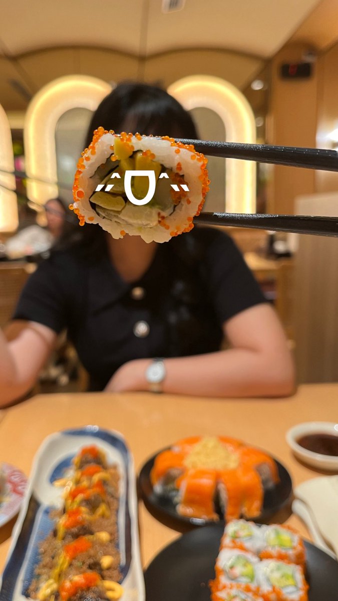 recjects's tweet image. sushi time✨✨