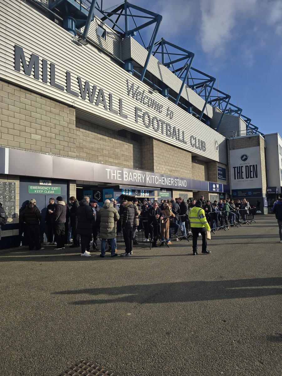 EnginErdem07's tweet image. 25 yıl önce kurulan çocukluk hayallerinin gerçeğe dönüşmesi...

Millwall vs. Ipswich Town English League Championship ⚽️