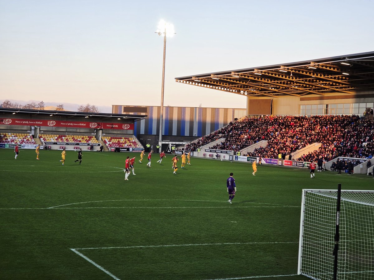 A late point gained with 10 men thanks to our persistence &amp; the brilliance of Josh Stones. Disappointed not to get all three points but we'll take it &amp; move on. Banks challenge looked like he simply misjudged the run of the ball rather than being malicious. On to Alty. KTF #ycfc