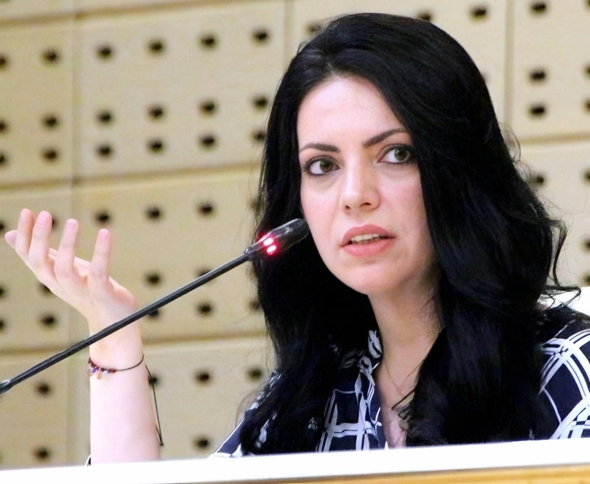 AKP’li Merve Şebnem Oruç, Galatasaraylılara imada bulundu:

“Erden Timur hakkındaki iddialar gerçekten çok korkunç. Yasadışı bahis, şike ve buradan elde edilen gelirlerin aklanması söz konusu.

Galatasaraylıların #ErdenTimurYalnızDeğildir etiketiyle ne demek istediğini anlamadım.