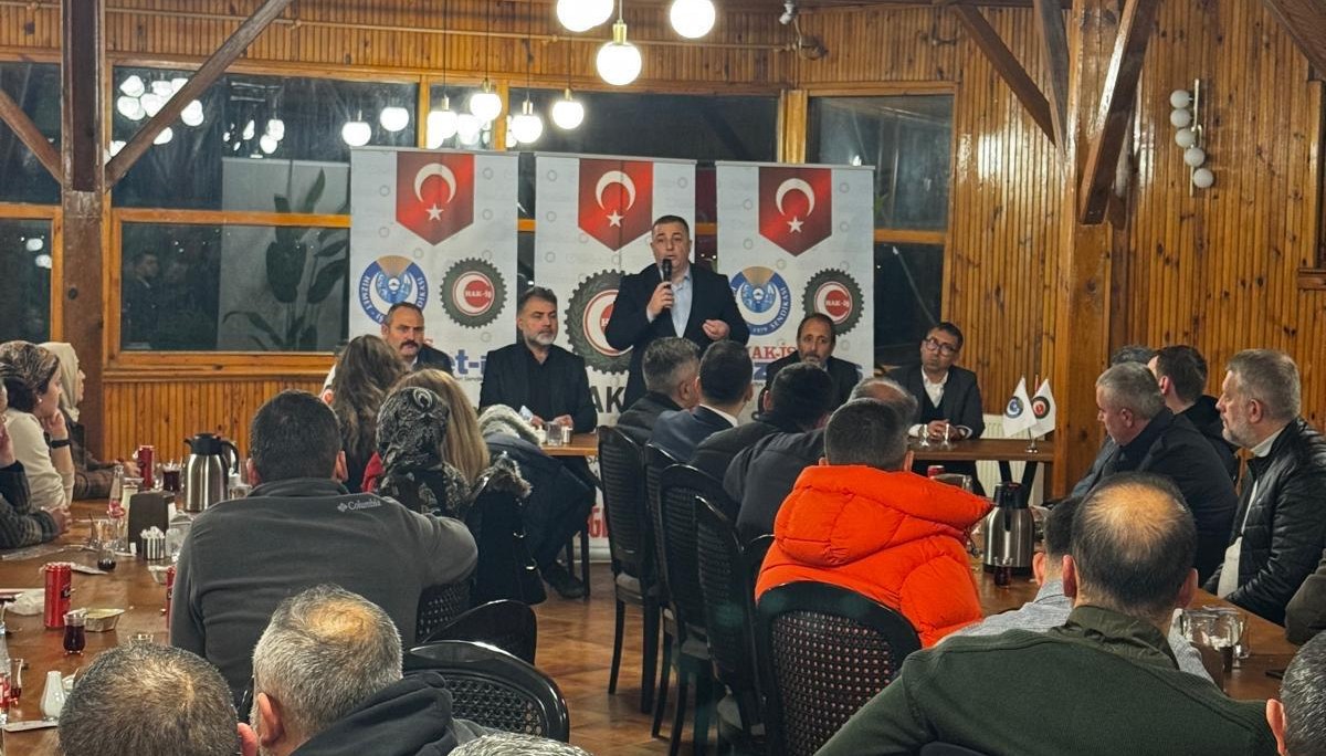 ERSOY, SAKARYA’DA TEMSİLCİLERİMİZLE DEĞERLENDİRME TOPLANTISINDA BİR ARAYA GELDİ

Genel Başkan Yardımcımız İdris Ersoy, 26 Aralık 2025 tarihinde Sakarya Şubemizin düzenlediği toplantıda iş yeri sendika temsilcilerimizle bir araya geldi.

Detaylar👇
hizmet-is.org.tr/haberler/ersoy…