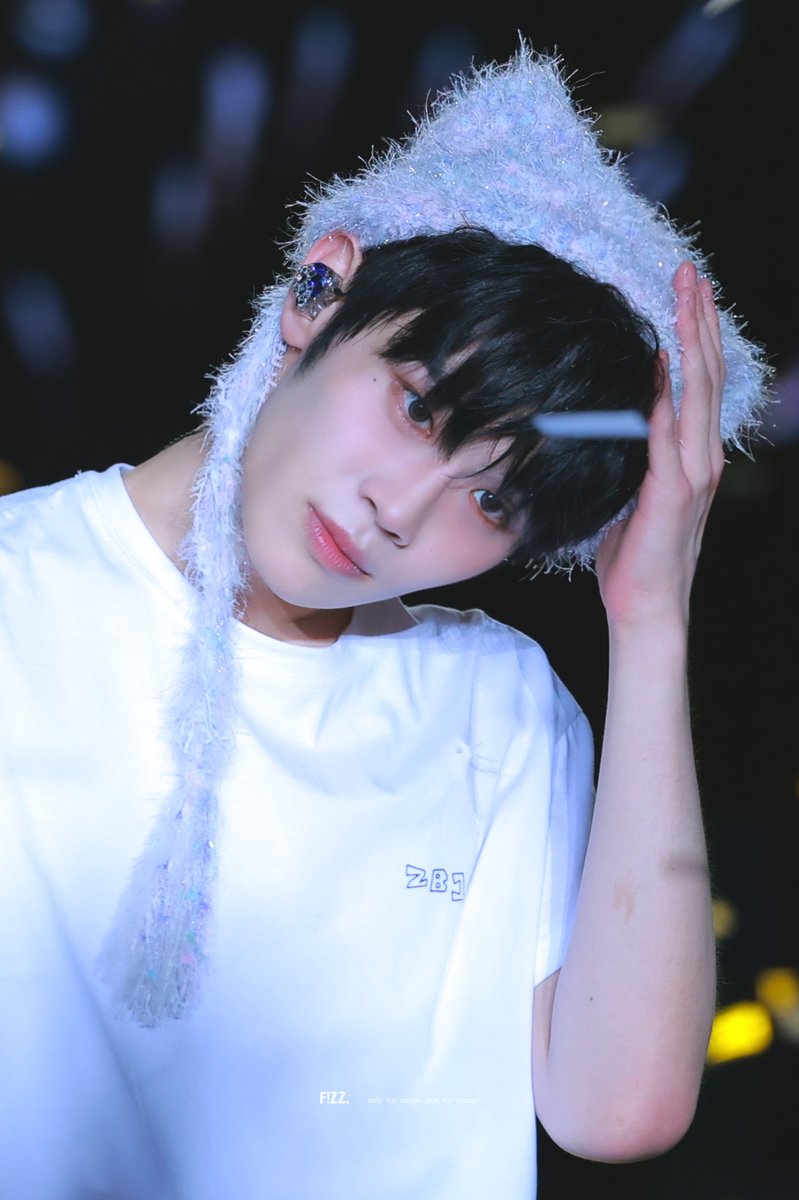 FIZZ0714's tweet image. 251220 HQ.

탤냥이 쓰담쓰담 -`♡´-

#김태래 #KIMTAERAE #キムテレ
#제로베이스원 #ZEROBASEONE #ZB1