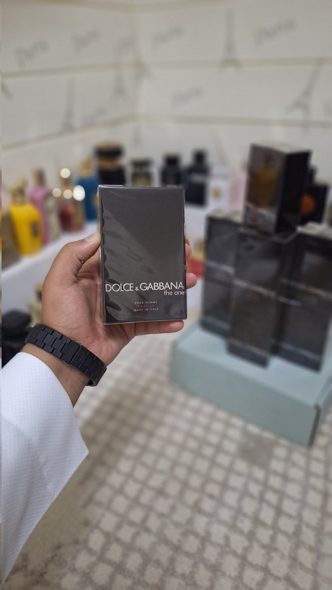 #رابطة_عشاق_العطور 
الدولتشي ذا ون بارفيوم الخالص 🔥
جديد كليًا ونزل عندنا قبل أي أحد 👌
رائحة فخمة ودافئة… عنبر وتبغ بطابع رجولي أنيق، مناسب للمساء والشتاء 🌙
💰 السعر: 632 ريال
🎟️ استخدم كود الخصم (HIP) وخصم لك 5%
📦 شحن سريع
🧴 عطر أصلي 100%

الكمية محدودة… واللي يعرف ذا ون
