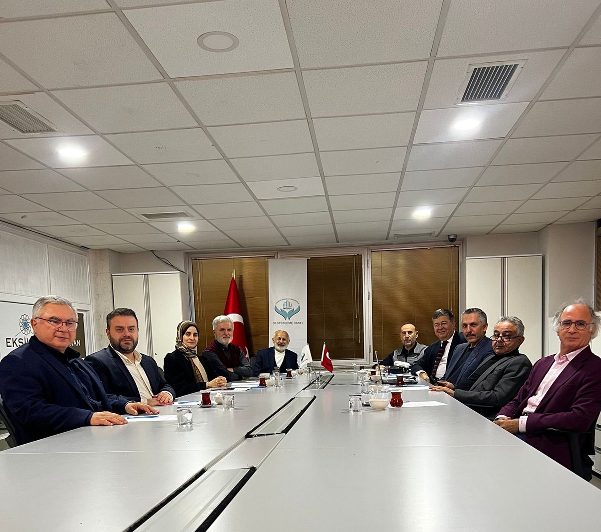 Vakıf toplantımızı gerçekleştirip istişarelerde bulunduk. Hayırlara vesile olmasını diliyoruz.