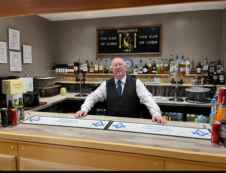 Lodge764's tweet photo. @lodge764 Xmas drinks will be served by our ever smiling bar brother Dave Purves from 1400 bells, friends and family welcome 🎅🎅🍺🍺
#markinch #fife #Freemasons https://t.co/N5BG9DRXvT
