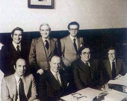 Para los que hablan del «régimen del 78»: La España del 78 no fue una renuncia, fue una victoria. La victoria del pacto sobre la trinchera y de la palabra sobre el odio.
La España del 78 es el abrazo de la concordia. Quien quiera destruir ese legado, sea por ideología o por