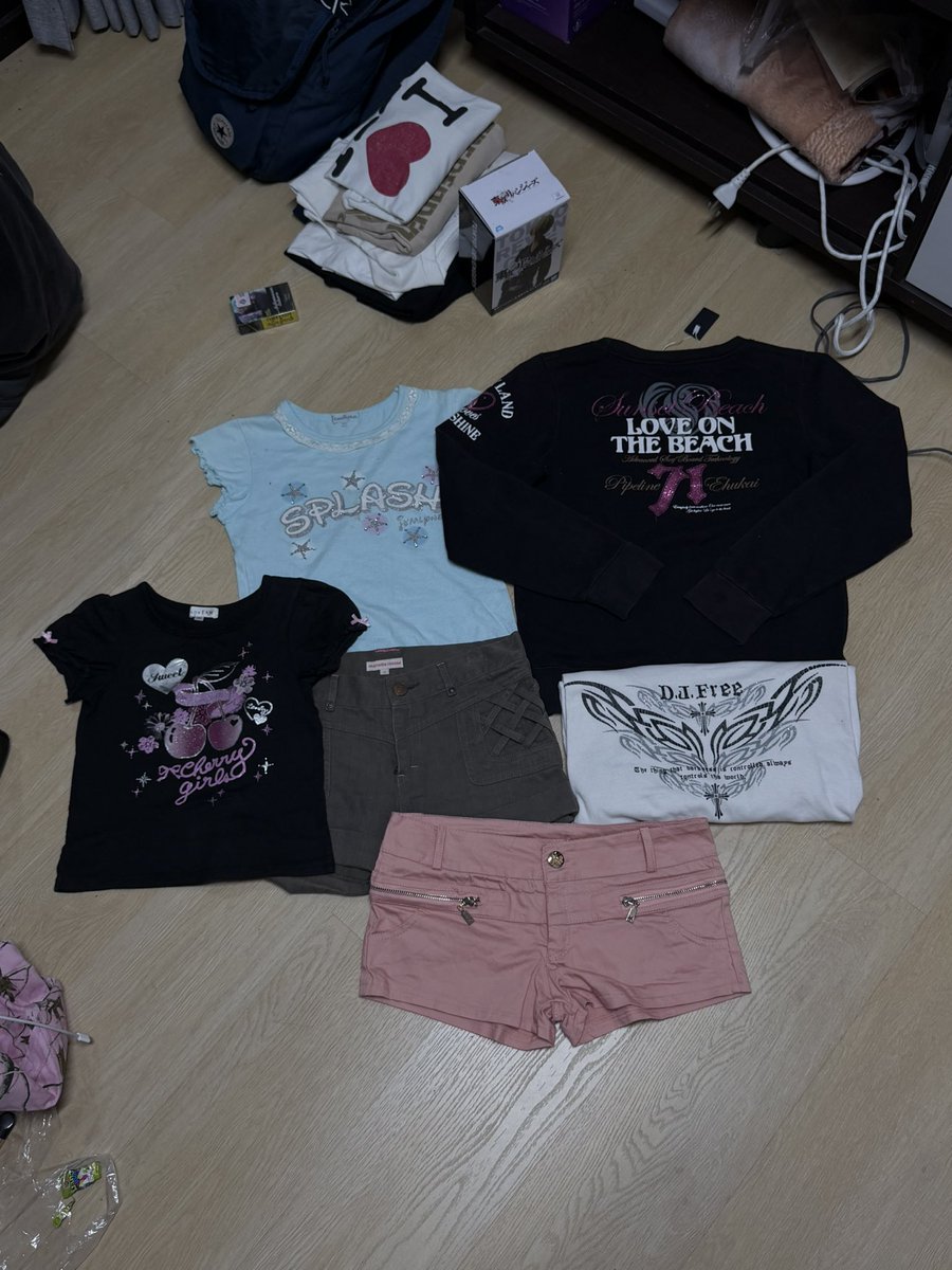 mi3nq's tweet photo. โล้ะๆๆๆ🩷🩵🖤เสื้อผ้าy2k ราคาดี 

(มีเยอะกว่าในรูปนะคับ)

ดูใต้เมนชั่นได้เลย กำลังไล่ลงให้คับ👇🏻🙇🏻‍♀️

สนใจตัวไหนแอดไลน์หน้าโปรไฟล์ 📲💟
#ส่งต่อเสื้อผ้า #ส่งต่อเสื้อผ้ามือ2 #ส่งต่อเสื้อผ้าy2k #y2k #เสื้อผ้ามือสองราคาถูก #ส่งต่อกางเกงยีนส์ #ส่งต่อcintage https://t.co/GUN8nwm7V8