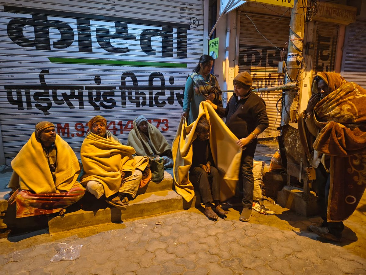 Padamsales's tweet photo. 🌟 कंबल वितरण - गरीबों को सर्दी से राहत 🌟
"सर्दी के इस मौसम में गरीब और असहाय लोगों को गर्मी का अनुभव कराना हमारी जिम्मेदारी है।"

🙏 आपका समर्थन और सहयोग हमें और मजबूत बनाता है।

#कंबलवितरण #गरीबोंकीसेवा #सामाजिकदायित्व #सर्दीकीसेवा #दान https://t.co/jv8WT7kWYT