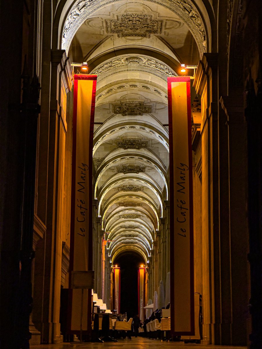 faresrsf's tweet image. Commence à mettre du respect sur la ville lumière merci