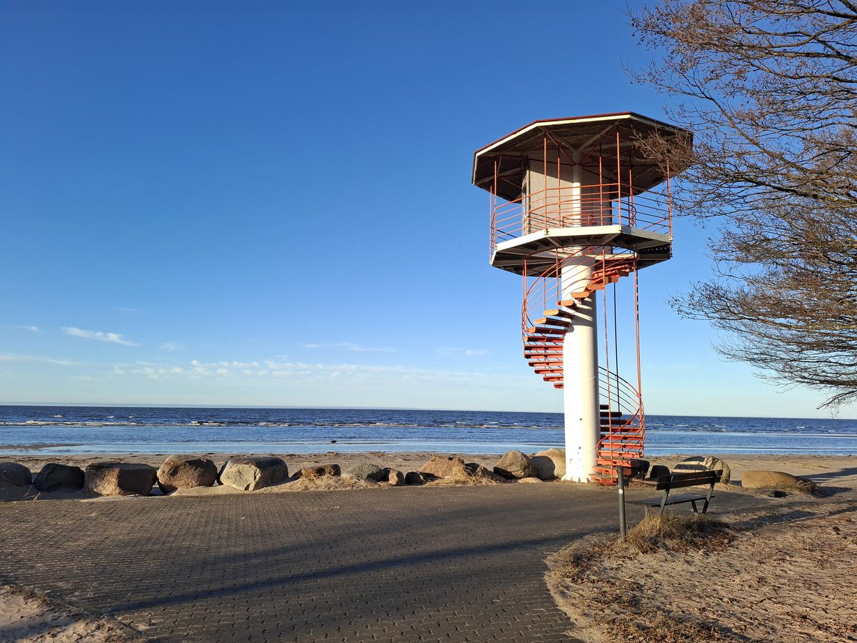 gunitakolle's tweet photo. Otrie Ziemassvētki. Brīnišķīga diena. Igaunija, Kabli jūrmala. 26.12.2025. https://t.co/GPls7LyVPR