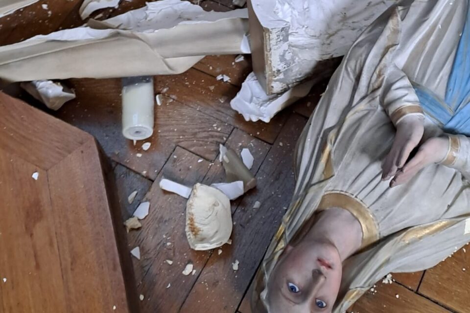 ✝️🇪🇺 FLASH | Le Centre européen pour le droit et la justice vient de publier son rapport 2025 sur la CHRISTIANOPHOBIE et la haine antichrétienne en Europe.

Voici 5 points clés :

• Un niveau inédit de violence antichrétienne : En 2024, 2 211 actes de haine visant des chrétiens