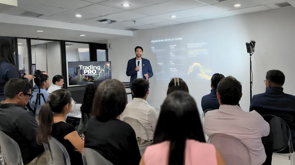 ACTITUD MILLONARIA © Academia tweet media