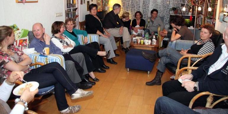 *Nederlanders zijn zuinig (We gaan verstandig om met ons geld)
*Als we om 1700 uur gaan eten moet de visite weg.(We hechten grote waarde aan familietijd)
*We hebben nooit de gordijnen dicht (we hebben niks te verbergen)
*We zitten in de kring met een verjaardag (zo kijken we