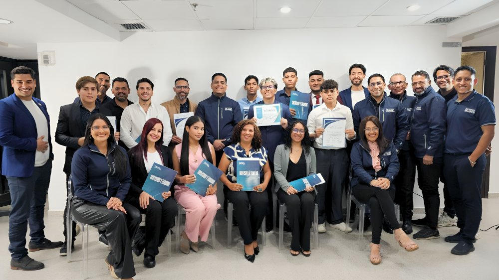 ACTITUD MILLONARIA © Academia tweet media